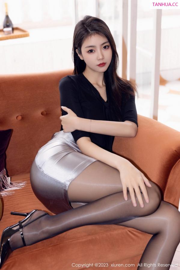 可乐Vicky  [XiuRen]高清写真图 2023.03.29 No.6493 可乐Vicky 黑丝短裙第13张图片